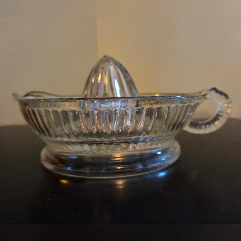 Vintage Clear Glass Citrus Juicer Reamer Ribbed 6